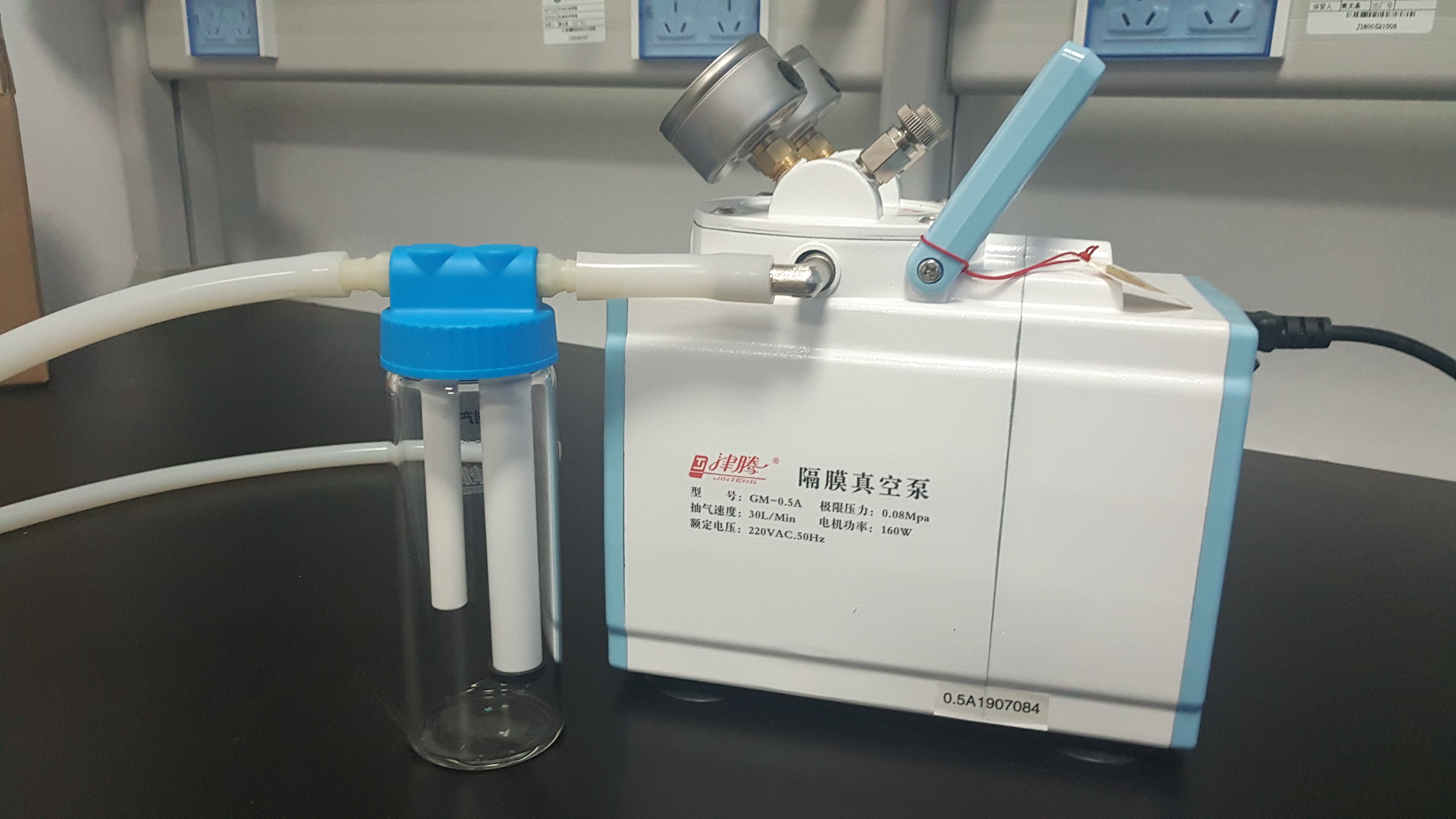 有图 津腾无油隔膜真空泵(带截留瓶)gm0.5a