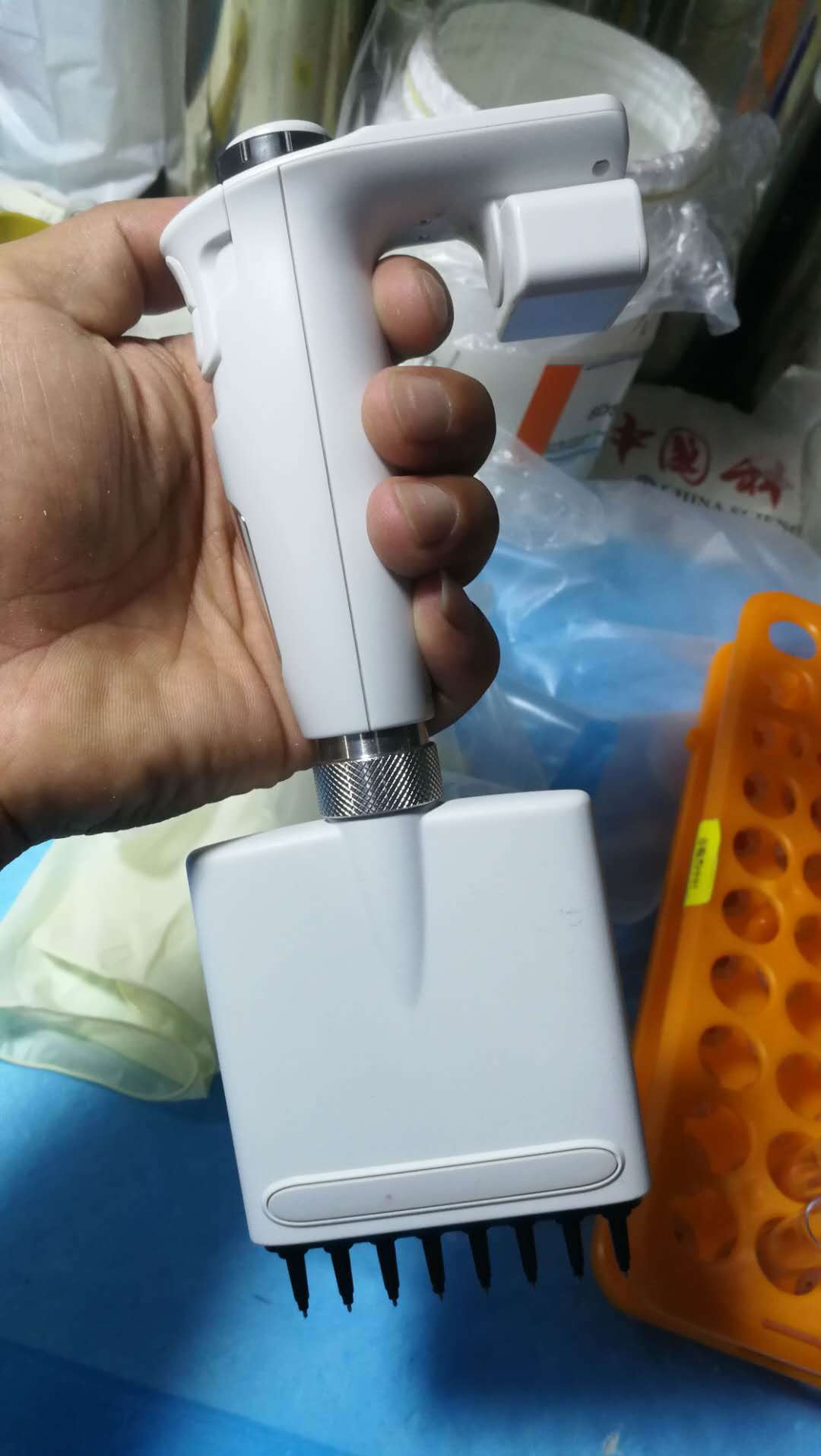 十二通道电动移液器