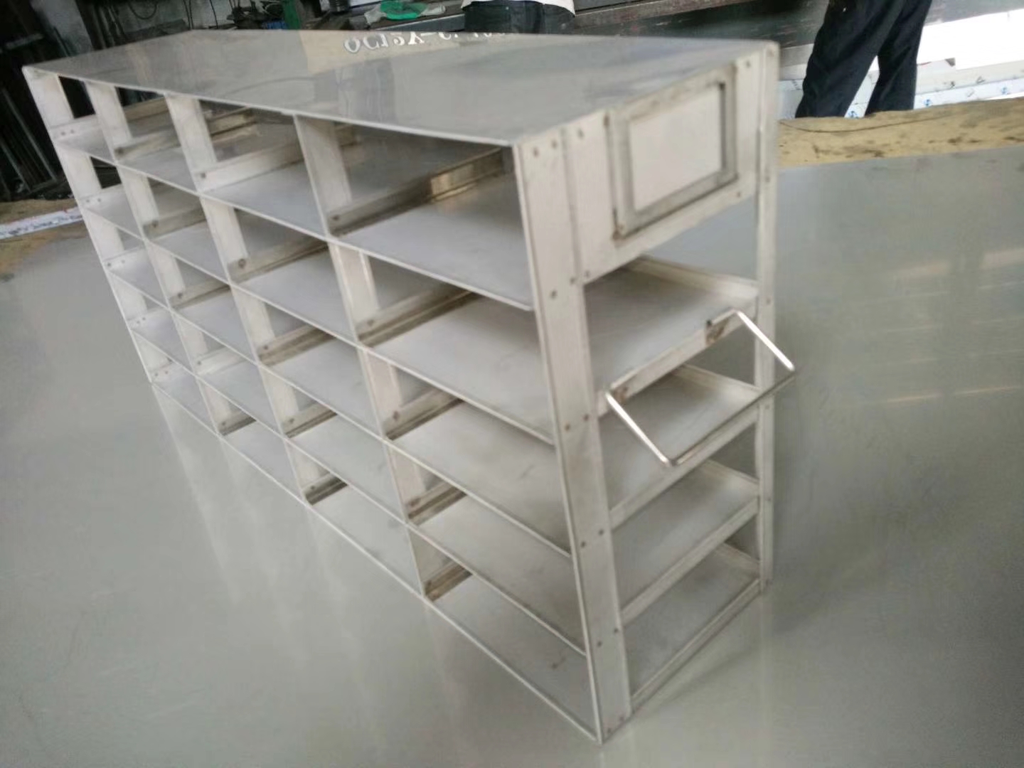 不锈钢-86℃超低温冰箱架子 不锈钢冰箱架 3排5层 放100格冻存盒 可